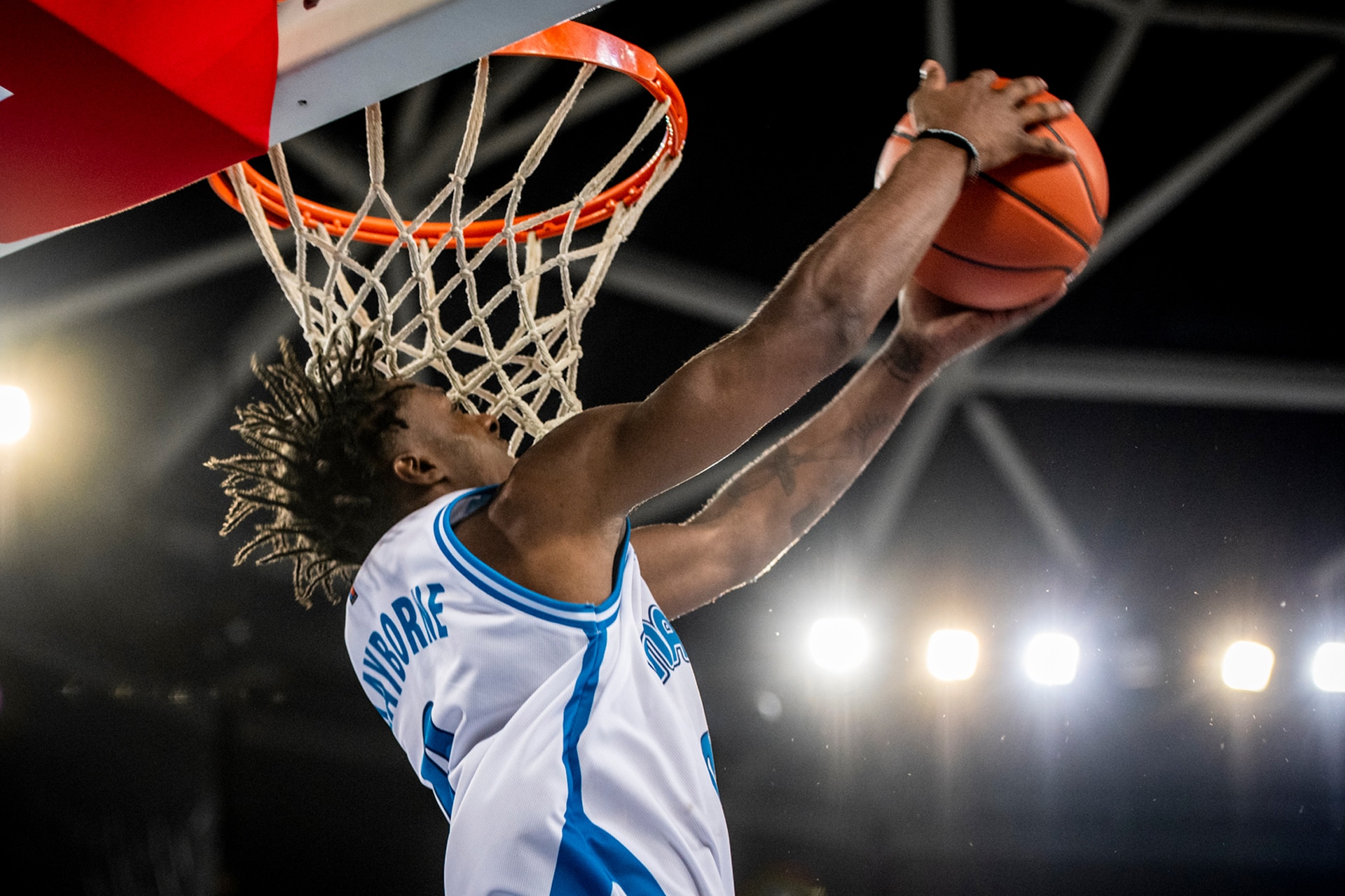 Lifestyle Image - Entertainment benefits sports